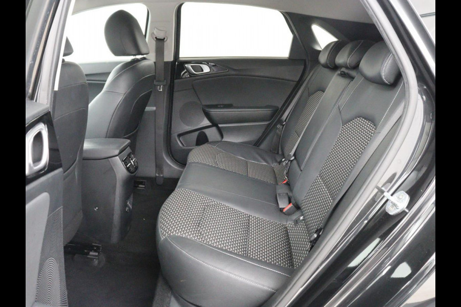 Kia Ceed 1.0 T-GDi DynamicPlusLine | Stoel & stuurverwarming | Trekhaak | Adaptive cruise | Camera | Carplay | Half leder | Keyless | Full LED | Navigatie