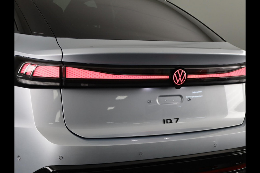 Volkswagen ID.7 Pro Limited Edition 77 kWh accu 286 PK | Velgen 20" | Trekhaak| Stoel & Stuurverwarming |