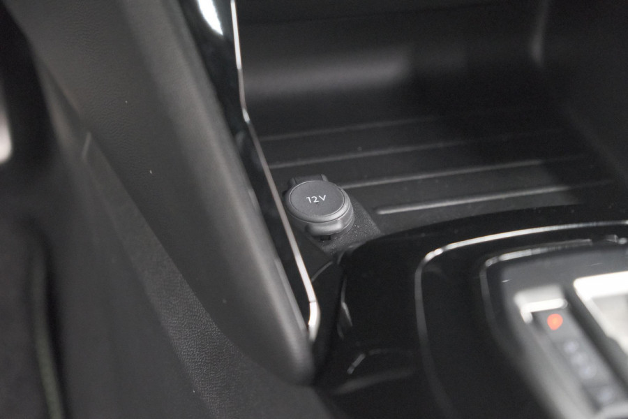 Peugeot e-2008 EV GT 50 kWh | Camera | Navigatie | Apple Carplay | Parkeersensoren