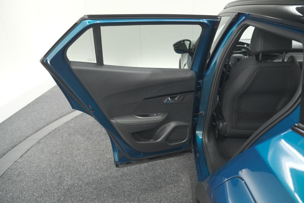 Peugeot e-2008 EV GT 50 kWh | Camera | Navigatie | Apple Carplay | Parkeersensoren