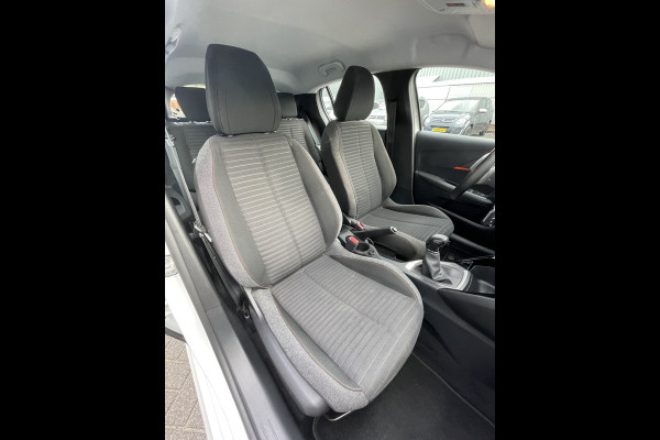 Peugeot 208 75pk Active (Airco - Parkeersensoren - Navigatie via APP - Cruise Controle - Parelmoer wit)