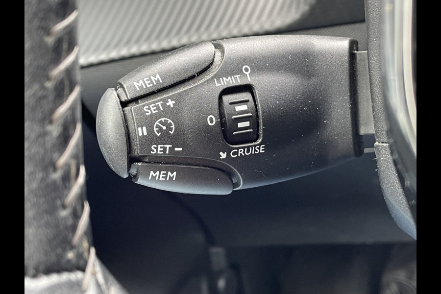 Peugeot 208 75pk Active (Airco - Parkeersensoren - Navigatie via APP - Cruise Controle - Parelmoer wit)