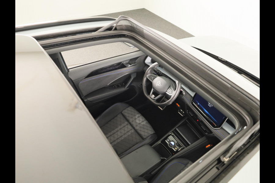 Volkswagen Tayron 1.5 eHybrid R-Line Edition 204PK | Automaat (DSG) | Panoramadak | Black Style pakket | Wegklapbare trekhaak | Verlengde garantie