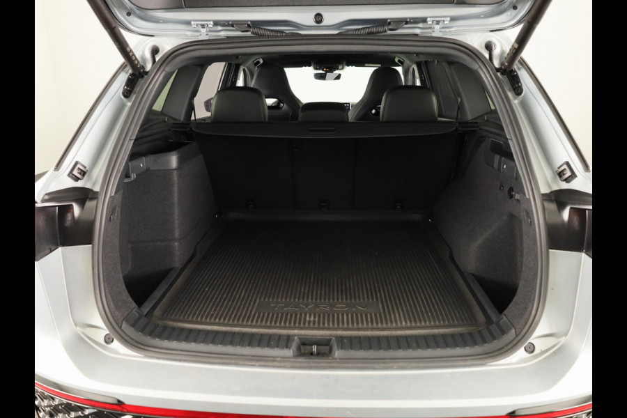 Volkswagen Tayron 1.5 eHybrid R-Line Edition 204PK | Automaat (DSG) | Panoramadak | Black Style pakket | Wegklapbare trekhaak | Verlengde garantie