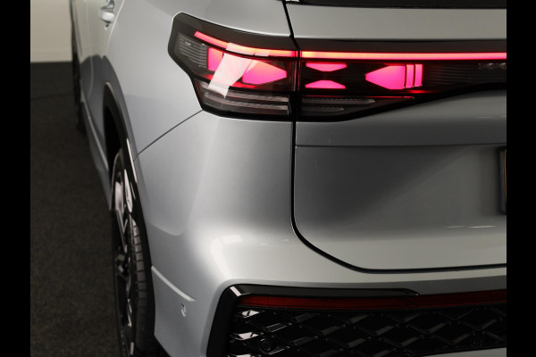 Volkswagen Tayron 1.5 eHybrid R-Line Edition 204PK | Automaat (DSG) | Panoramadak | Black Style pakket | Wegklapbare trekhaak | Verlengde garantie