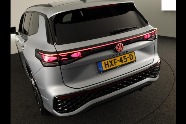 Volkswagen Tayron 1.5 eHybrid R-Line Edition 204PK | Automaat (DSG) | Panoramadak | Black Style pakket | Wegklapbare trekhaak | Verlengde garantie