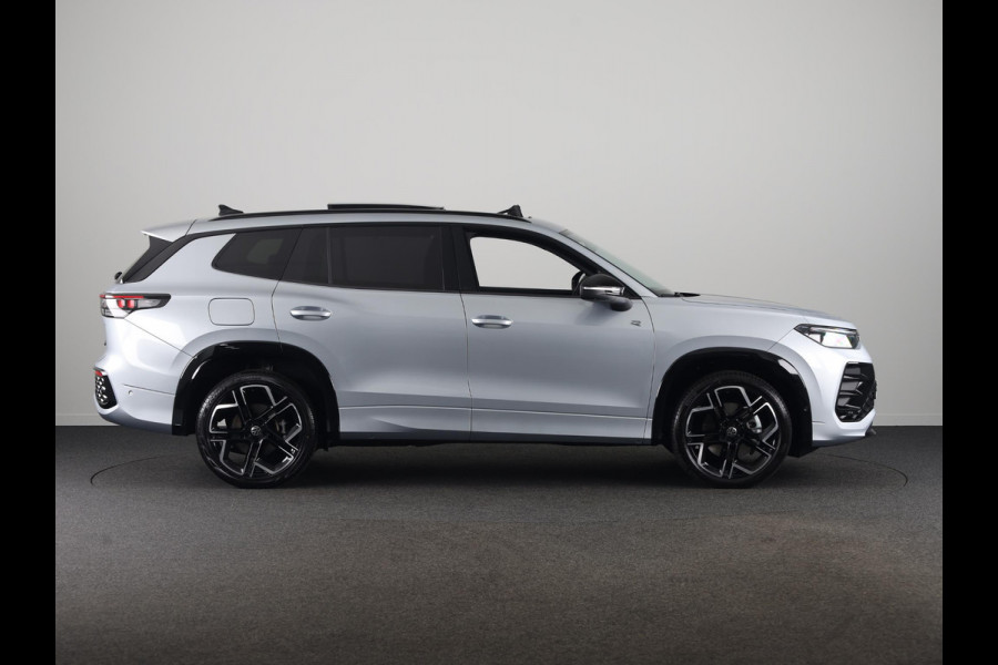 Volkswagen Tayron 1.5 eHybrid R-Line Edition 204PK | Automaat (DSG) | Panoramadak | Black Style pakket | Wegklapbare trekhaak | Verlengde garantie