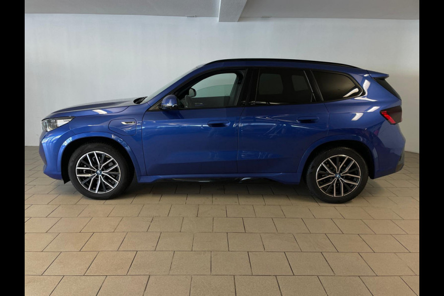 BMW X1 XDrive30e M Pakket 327PK AUTOMAAT AIRCO NAVI CRUISE BT STUURVERWARMING 360 CAMERA LED MET LAK TREKHAAK CENT VERG NIEUWSTAAT