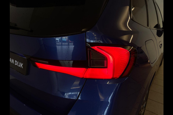 BMW X1 XDrive30e M Pakket 327PK AUTOMAAT AIRCO NAVI CRUISE BT STUURVERWARMING 360 CAMERA LED MET LAK TREKHAAK CENT VERG NIEUWSTAAT