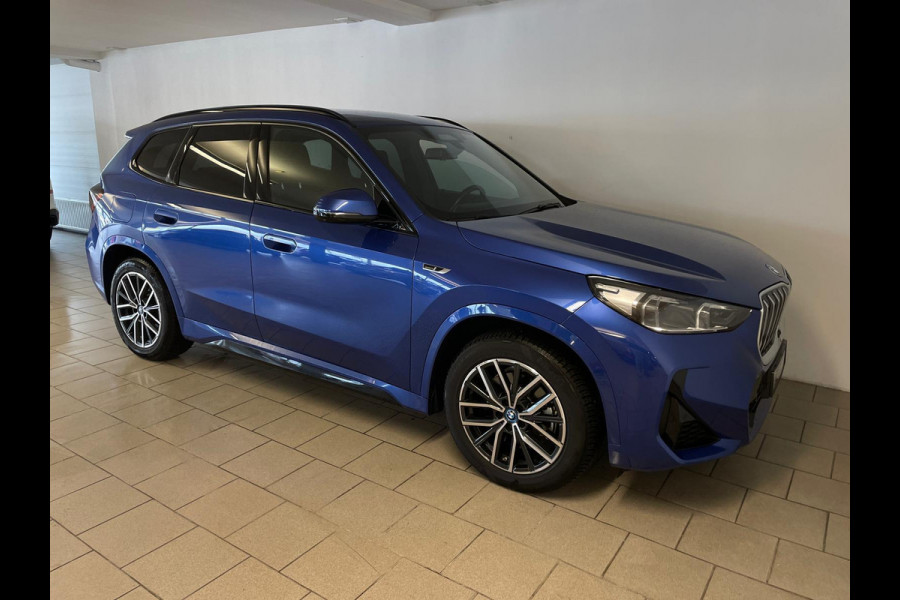 BMW X1 XDrive30e M Pakket 327PK AUTOMAAT AIRCO NAVI CRUISE BT STUURVERWARMING 360 CAMERA LED MET LAK TREKHAAK CENT VERG NIEUWSTAAT