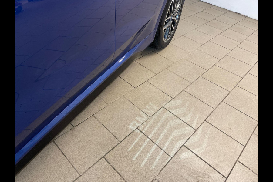 BMW X1 XDrive30e M Pakket 327PK AUTOMAAT AIRCO NAVI CRUISE BT STUURVERWARMING 360 CAMERA LED MET LAK TREKHAAK CENT VERG NIEUWSTAAT