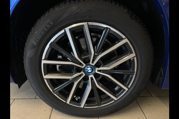 BMW X1 XDrive30e M Pakket 327PK AUTOMAAT AIRCO NAVI CRUISE BT STUURVERWARMING 360 CAMERA LED MET LAK TREKHAAK CENT VERG NIEUWSTAAT