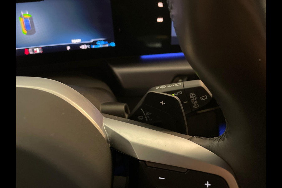 BMW X1 XDrive30e M Pakket 327PK AUTOMAAT AIRCO NAVI CRUISE BT STUURVERWARMING 360 CAMERA LED MET LAK TREKHAAK CENT VERG NIEUWSTAAT