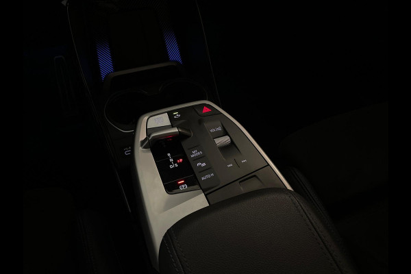 BMW X1 XDrive30e M Pakket 327PK AUTOMAAT AIRCO NAVI CRUISE BT STUURVERWARMING 360 CAMERA LED MET LAK TREKHAAK CENT VERG NIEUWSTAAT