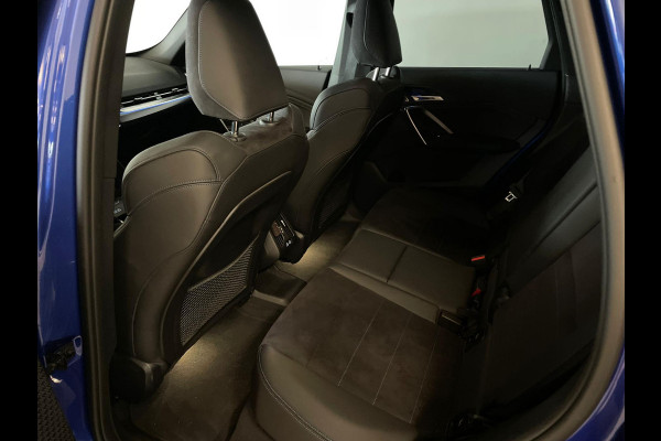 BMW X1 XDrive30e M Pakket 327PK AUTOMAAT AIRCO NAVI CRUISE BT STUURVERWARMING 360 CAMERA LED MET LAK TREKHAAK CENT VERG NIEUWSTAAT