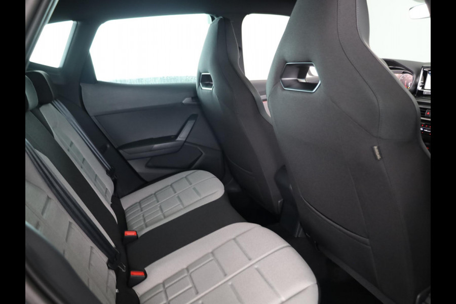 Seat Arona FR Business Connect 1.0 EcoTSI 70 kW / 95 PK SUV 5 | Bucket Seats | 18 inch Velgen 'Performance Machined' | Stoelverwarming | Adaptive Cruise Control | Achteruitrij Camera | Sensoren V+A
