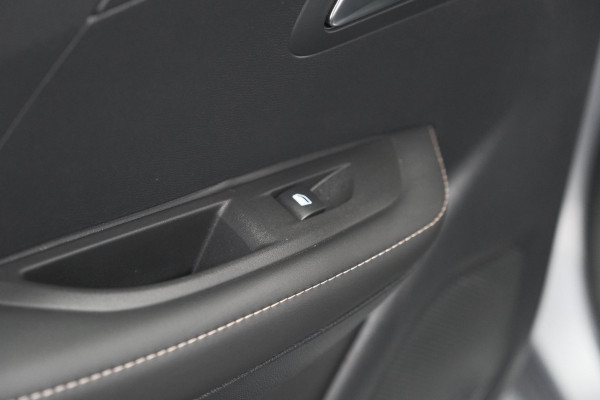 Peugeot 208 PureTech 100 Allure | Apple Carplay | Parkeersensoren | Climate Control