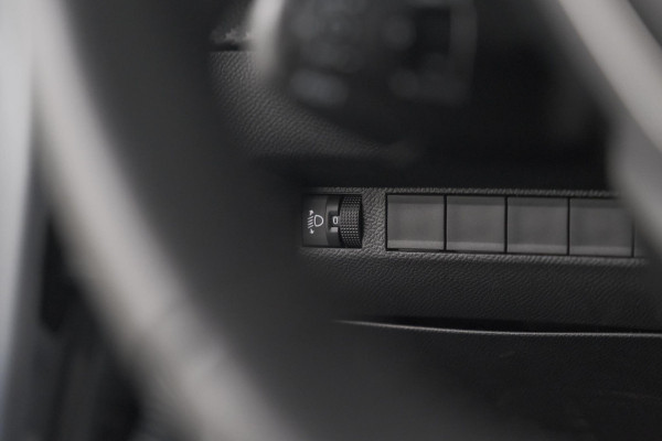 Peugeot 208 PureTech 100 Allure | Apple Carplay | Parkeersensoren | Climate Control
