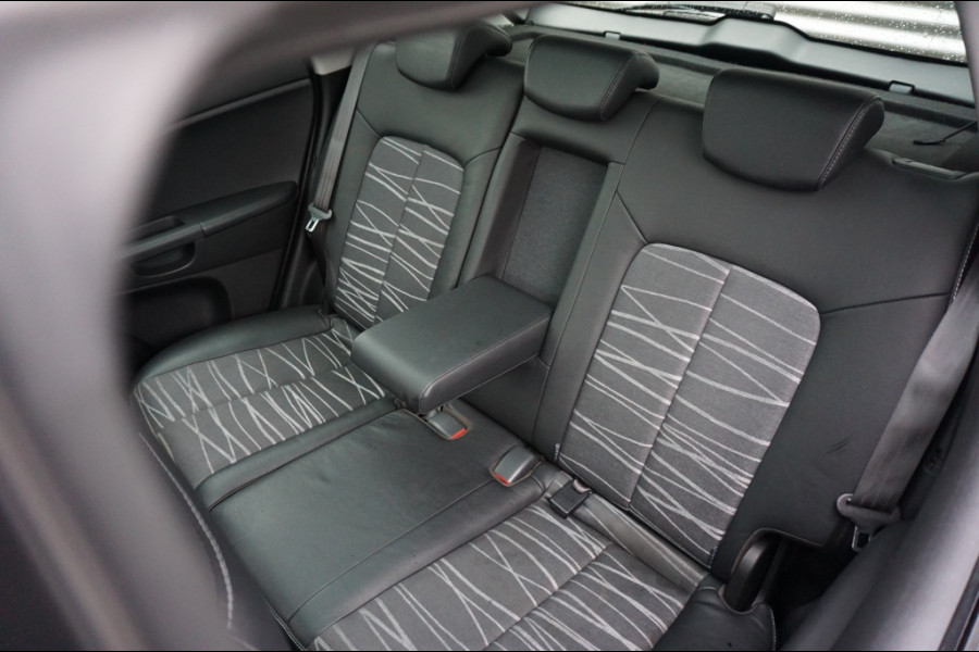 Kia Venga 1.4 Edition | HOGE ZIT | TREKHAAK | PANO | CLIMA | CAMERA