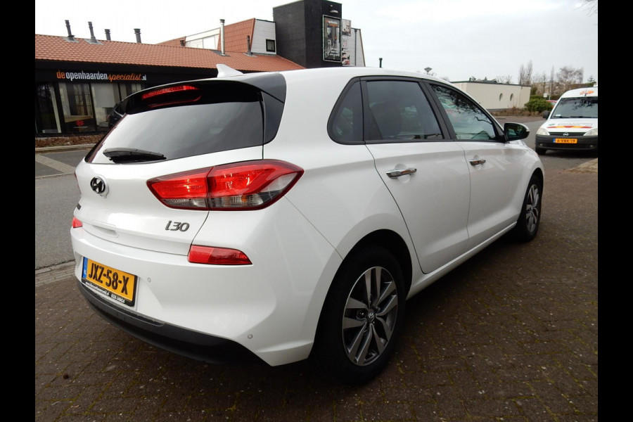 Hyundai i30 1.0 T-GDI*NAVI*CR CONTR*CAMERA*KEYLESS*