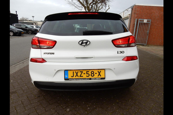 Hyundai i30 1.0 T-GDI*NAVI*CR CONTR*CAMERA*KEYLESS*