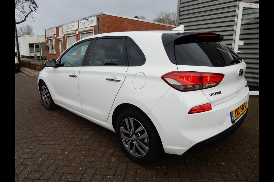 Hyundai i30 1.0 T-GDI*NAVI*CR CONTR*CAMERA*KEYLESS*