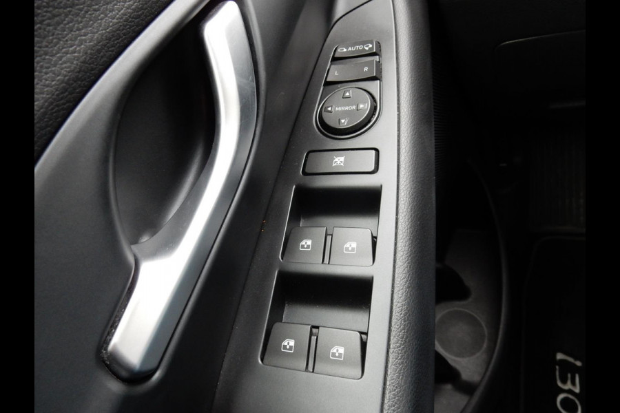 Hyundai i30 1.0 T-GDI*NAVI*CR CONTR*CAMERA*KEYLESS*