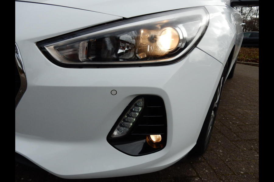 Hyundai i30 1.0 T-GDI*NAVI*CR CONTR*CAMERA*KEYLESS*