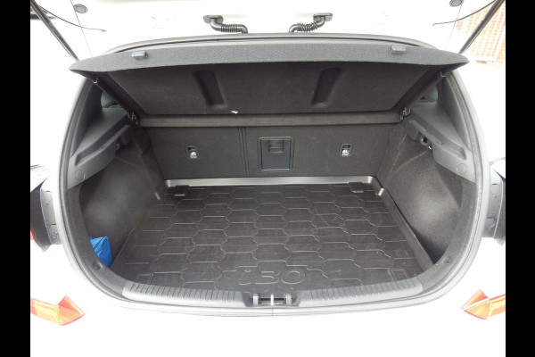 Hyundai i30 1.0 T-GDI*NAVI*CR CONTR*CAMERA*KEYLESS*