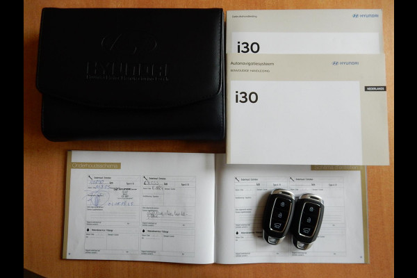 Hyundai i30 1.0 T-GDI*NAVI*CR CONTR*CAMERA*KEYLESS*