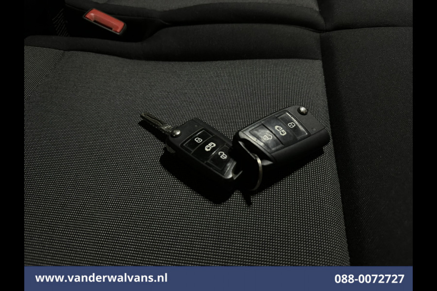Volkswagen Crafter 2.0 TDI 141pk L3H3 L2H2 Euro6 Airco | Camera | Apple Carplay | Stoelverwarming Android Auto, Parkeersensoren, Bijrijdersbank