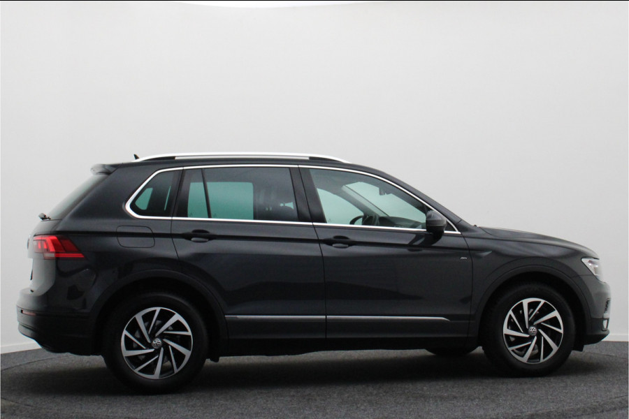 Volkswagen Tiguan 1.5 TSI ACT Comfortline Business LED, Navigatie, ACC, Trekhaak, Lane Assist, PDC