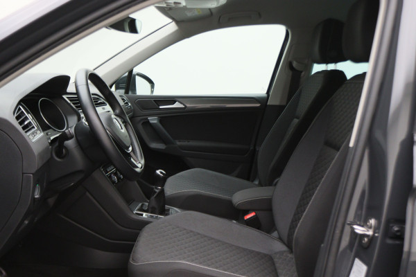 Volkswagen Tiguan 1.5 TSI ACT Comfortline Business LED, Navigatie, ACC, Trekhaak, Lane Assist, PDC