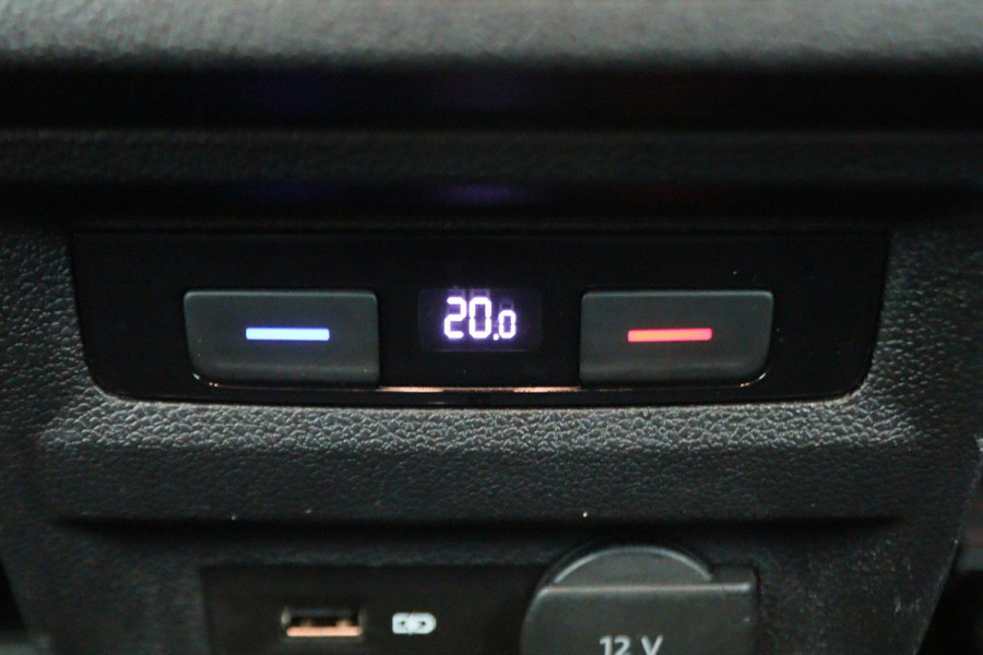 Volkswagen Tiguan 1.5 TSI ACT Comfortline Business LED, Navigatie, ACC, Trekhaak, Lane Assist, PDC