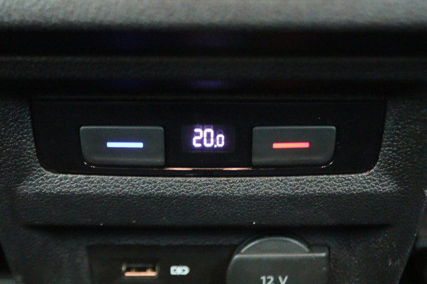 Volkswagen Tiguan 1.5 TSI ACT Comfortline Business LED, Navigatie, ACC, Trekhaak, Lane Assist, PDC