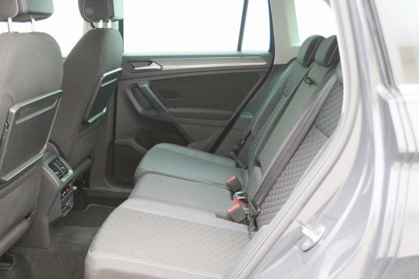 Volkswagen Tiguan 1.5 TSI ACT Comfortline Business LED, Navigatie, ACC, Trekhaak, Lane Assist, PDC
