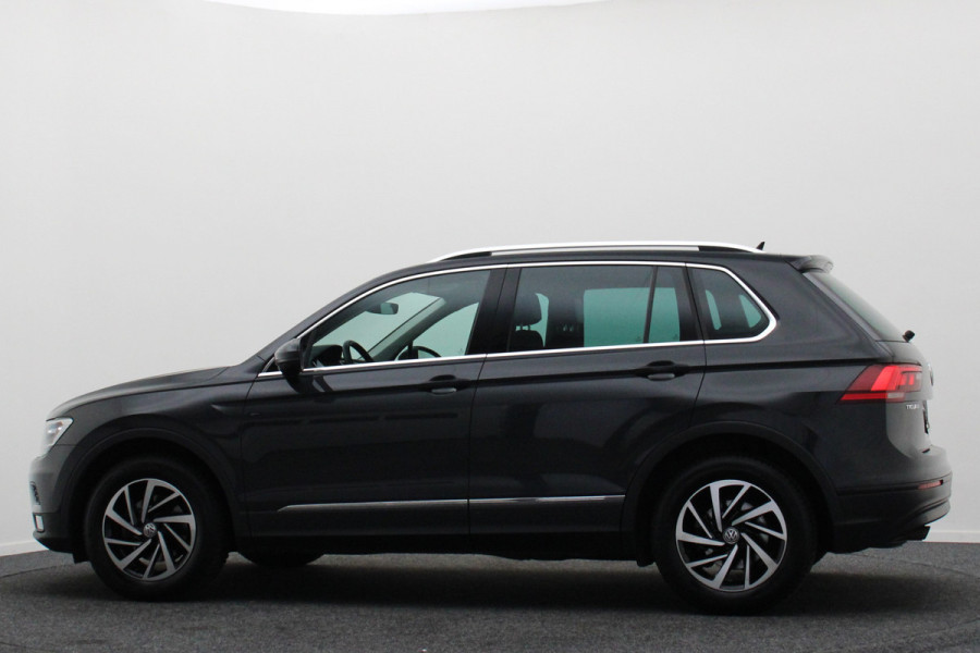Volkswagen Tiguan 1.5 TSI ACT Comfortline Business LED, Navigatie, ACC, Trekhaak, Lane Assist, PDC