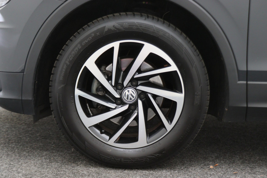 Volkswagen Tiguan 1.5 TSI ACT Comfortline Business LED, Navigatie, ACC, Trekhaak, Lane Assist, PDC