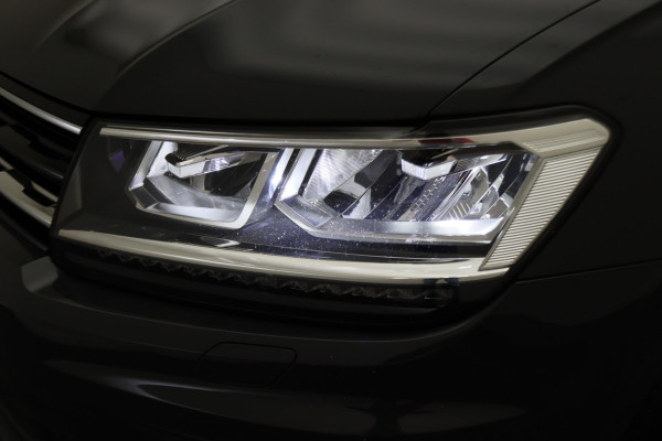 Volkswagen Tiguan 1.5 TSI ACT Comfortline Business LED, Navigatie, ACC, Trekhaak, Lane Assist, PDC