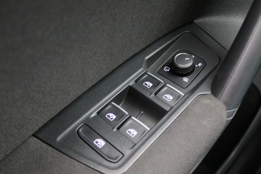 Volkswagen Tiguan 1.5 TSI ACT Comfortline Business LED, Navigatie, ACC, Trekhaak, Lane Assist, PDC