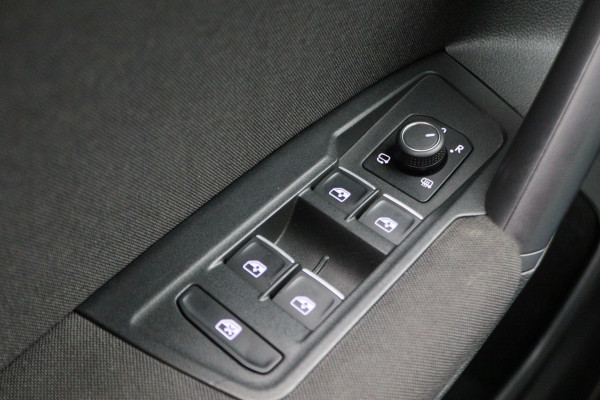 Volkswagen Tiguan 1.5 TSI ACT Comfortline Business LED, Navigatie, ACC, Trekhaak, Lane Assist, PDC