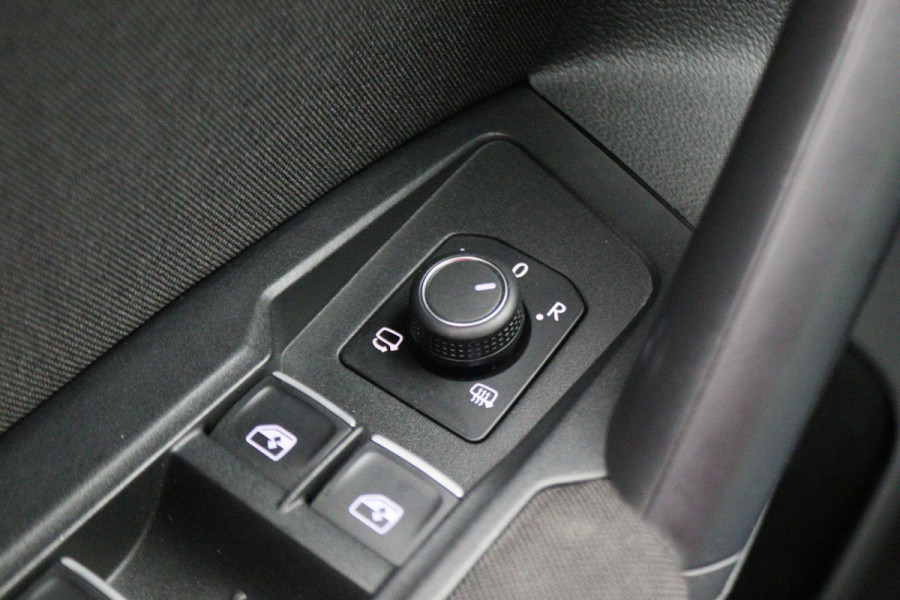 Volkswagen Tiguan 1.5 TSI ACT Comfortline Business LED, Navigatie, ACC, Trekhaak, Lane Assist, PDC