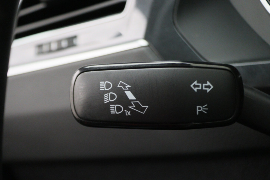 Volkswagen Tiguan 1.5 TSI ACT Comfortline Business LED, Navigatie, ACC, Trekhaak, Lane Assist, PDC