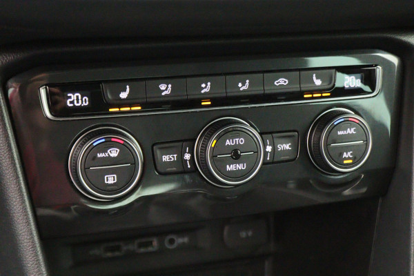 Volkswagen Tiguan 1.5 TSI ACT Comfortline Business LED, Navigatie, ACC, Trekhaak, Lane Assist, PDC