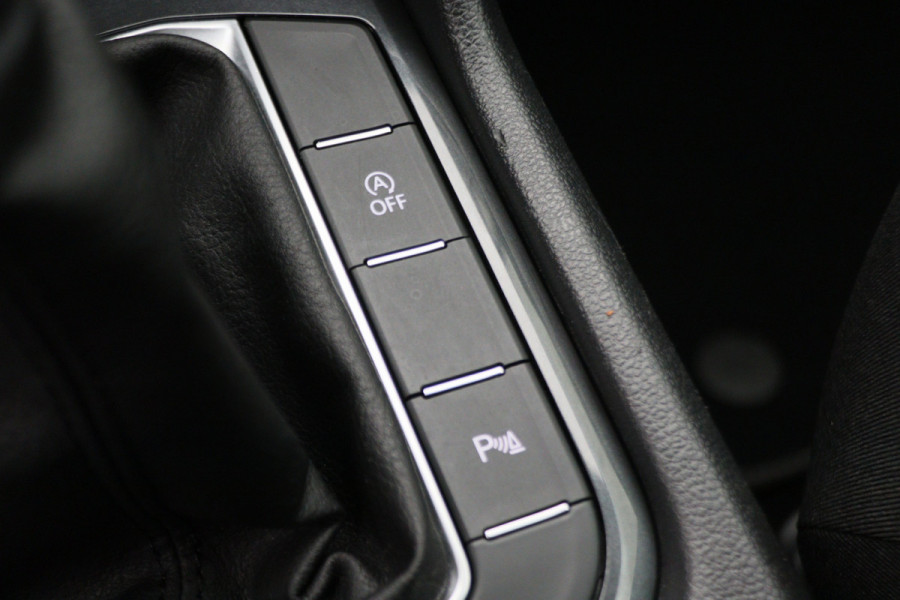 Volkswagen Tiguan 1.5 TSI ACT Comfortline Business LED, Navigatie, ACC, Trekhaak, Lane Assist, PDC