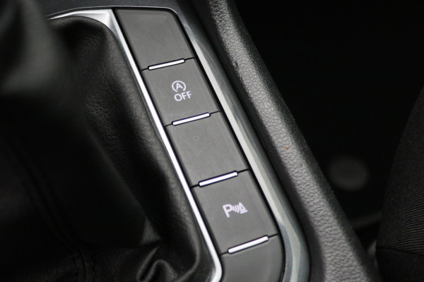 Volkswagen Tiguan 1.5 TSI ACT Comfortline Business LED, Navigatie, ACC, Trekhaak, Lane Assist, PDC