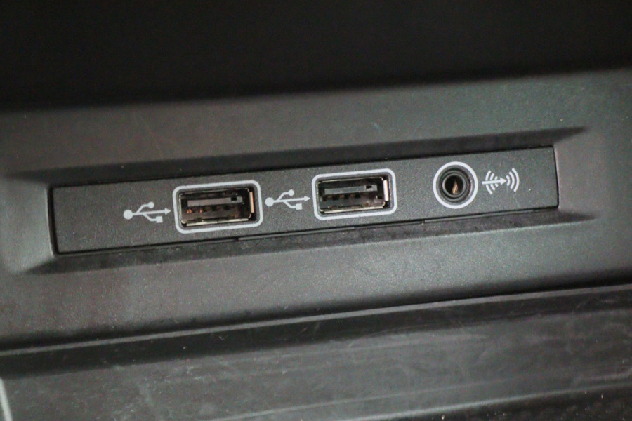 Volkswagen Tiguan 1.5 TSI ACT Comfortline Business LED, Navigatie, ACC, Trekhaak, Lane Assist, PDC