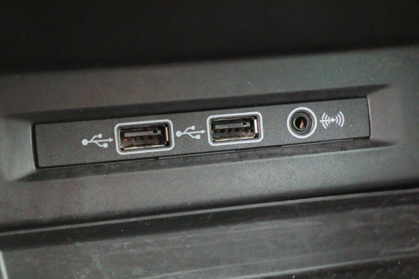 Volkswagen Tiguan 1.5 TSI ACT Comfortline Business LED, Navigatie, ACC, Trekhaak, Lane Assist, PDC