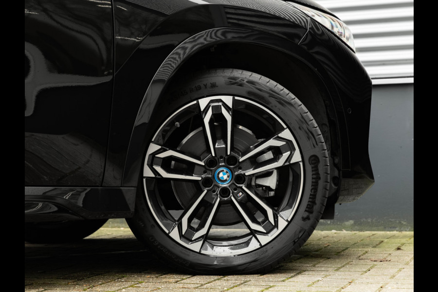BMW X1 xDrive25e M-Sport - Pano - Memory + Masssagezetel - Driving Ass Prof