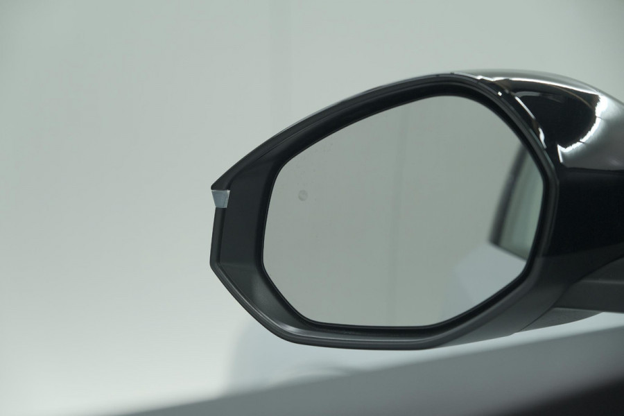 Peugeot 3008 1.2 Hybrid 136 GT | Panoramdak | 360 Camera | Focal | Elektrische Kofferklep | Allseason Banden